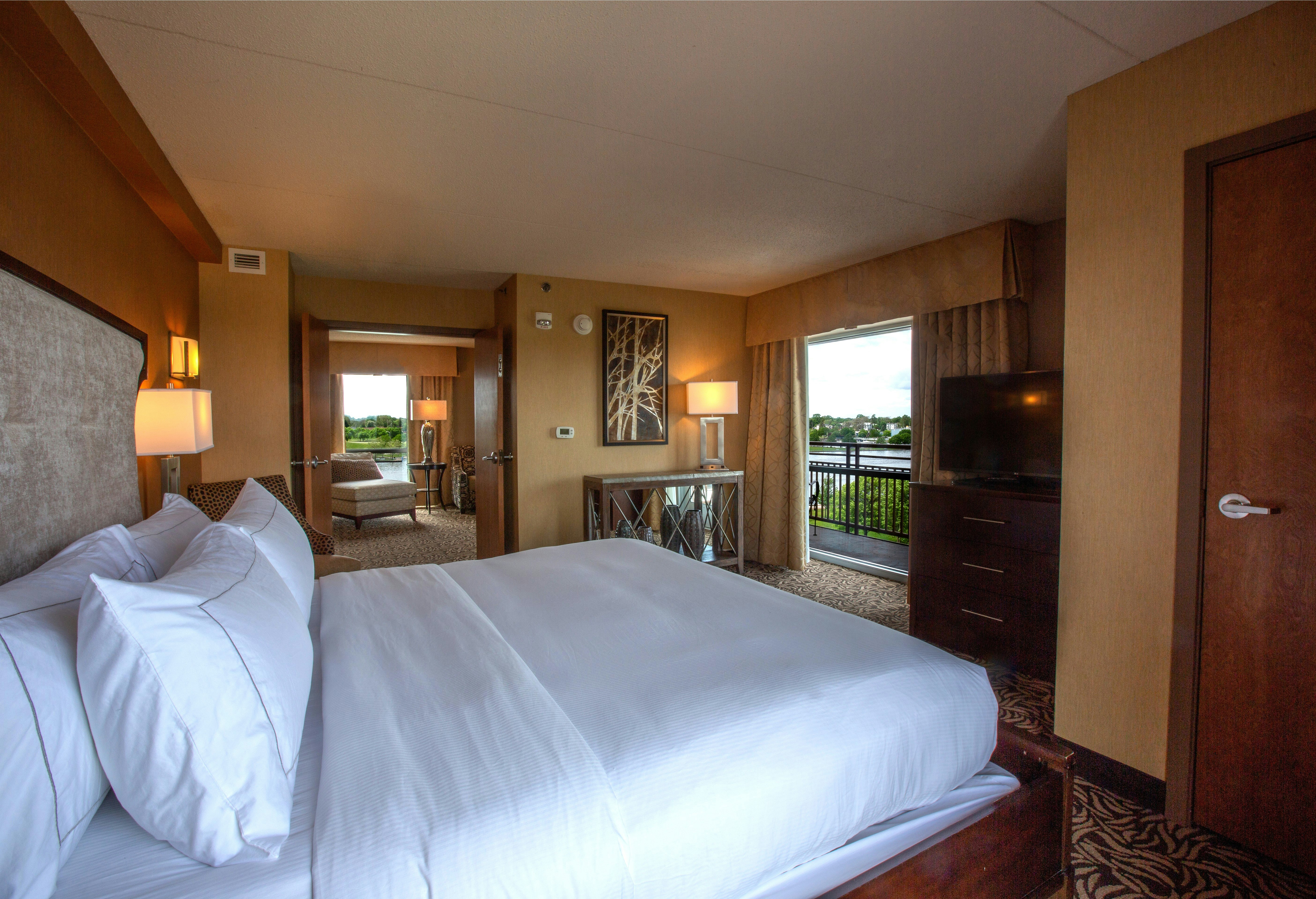2 Rooms, River, Suite, King Bed