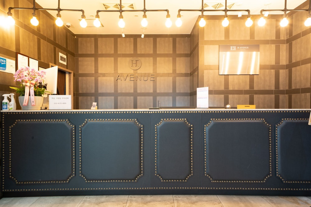 H Avenue Hotel 4/69