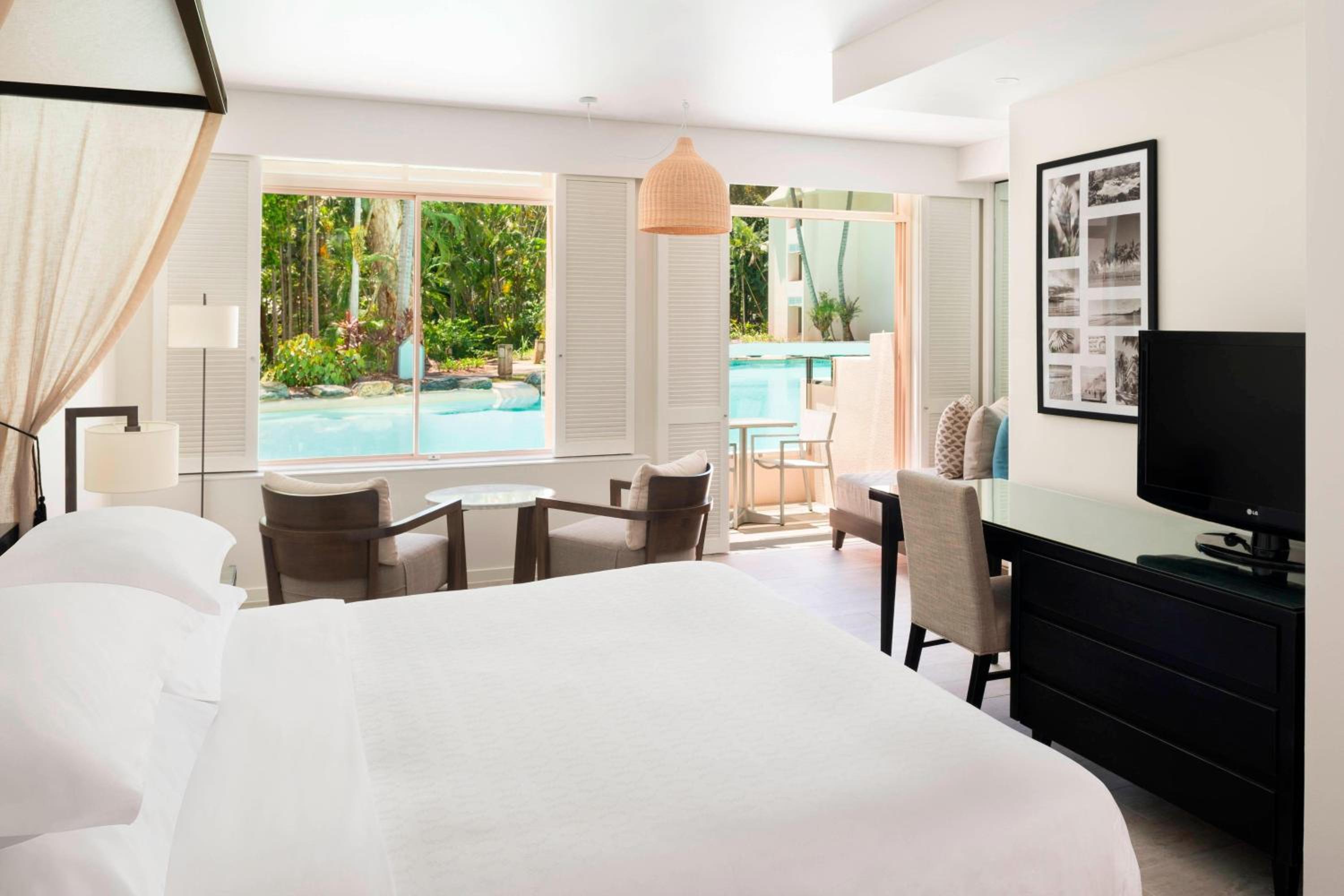 Guest Room, King Bed, Pool Access, Small