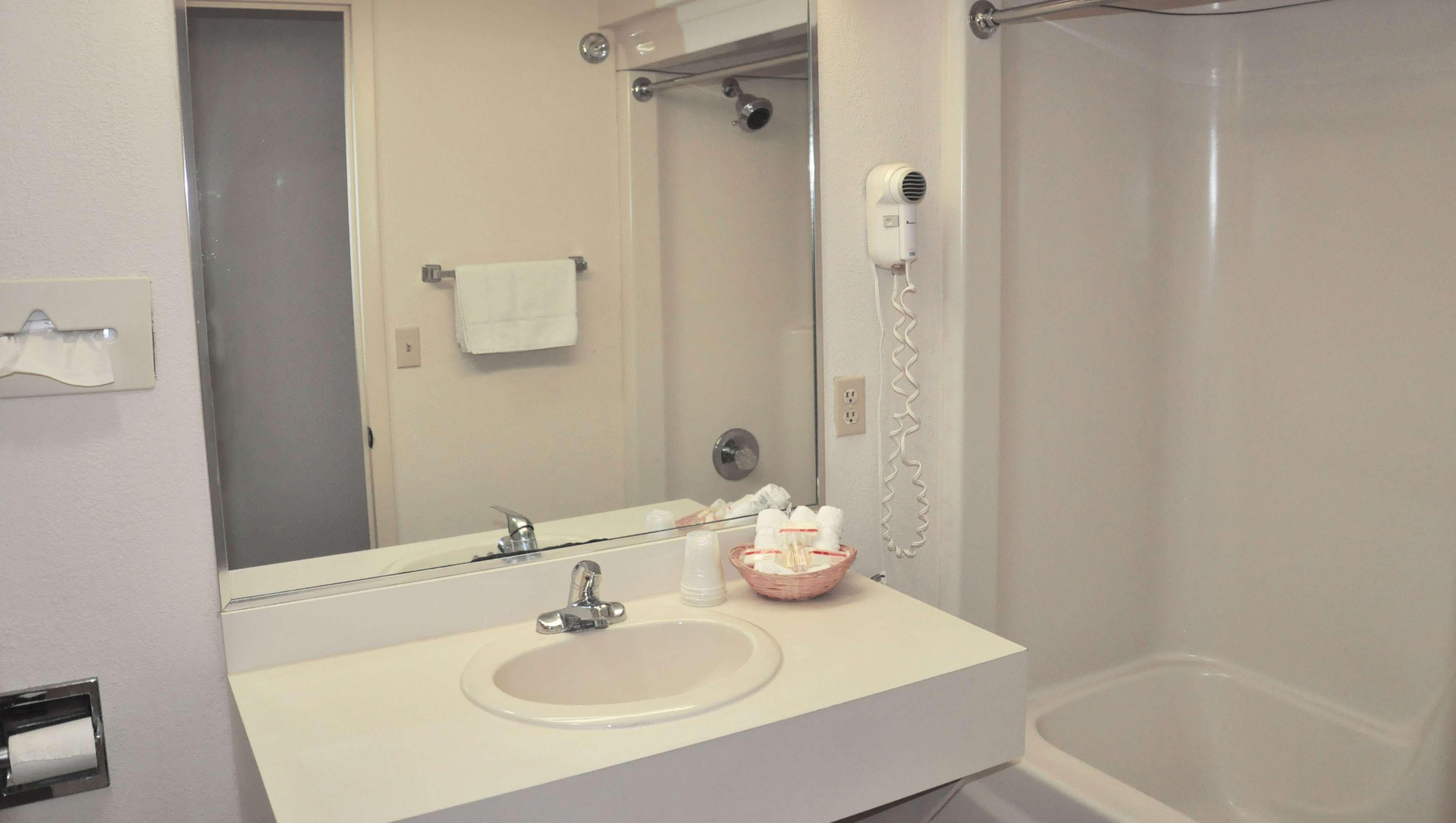 Magnuson Hotel East Sandusky 33/33