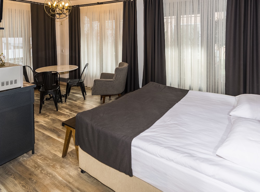 B Guest Hotel 25/66