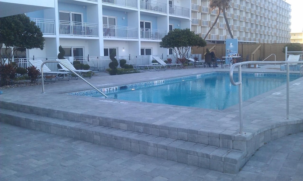 Lotus Boutique Inn Suites 8/57