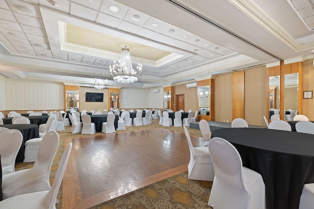 Hotel Executive Suites 51/57