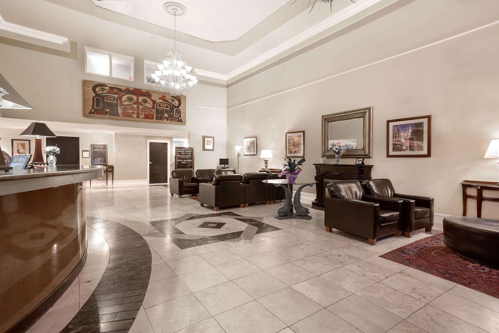 Elk Lake Inn Suites Victoria 47/81