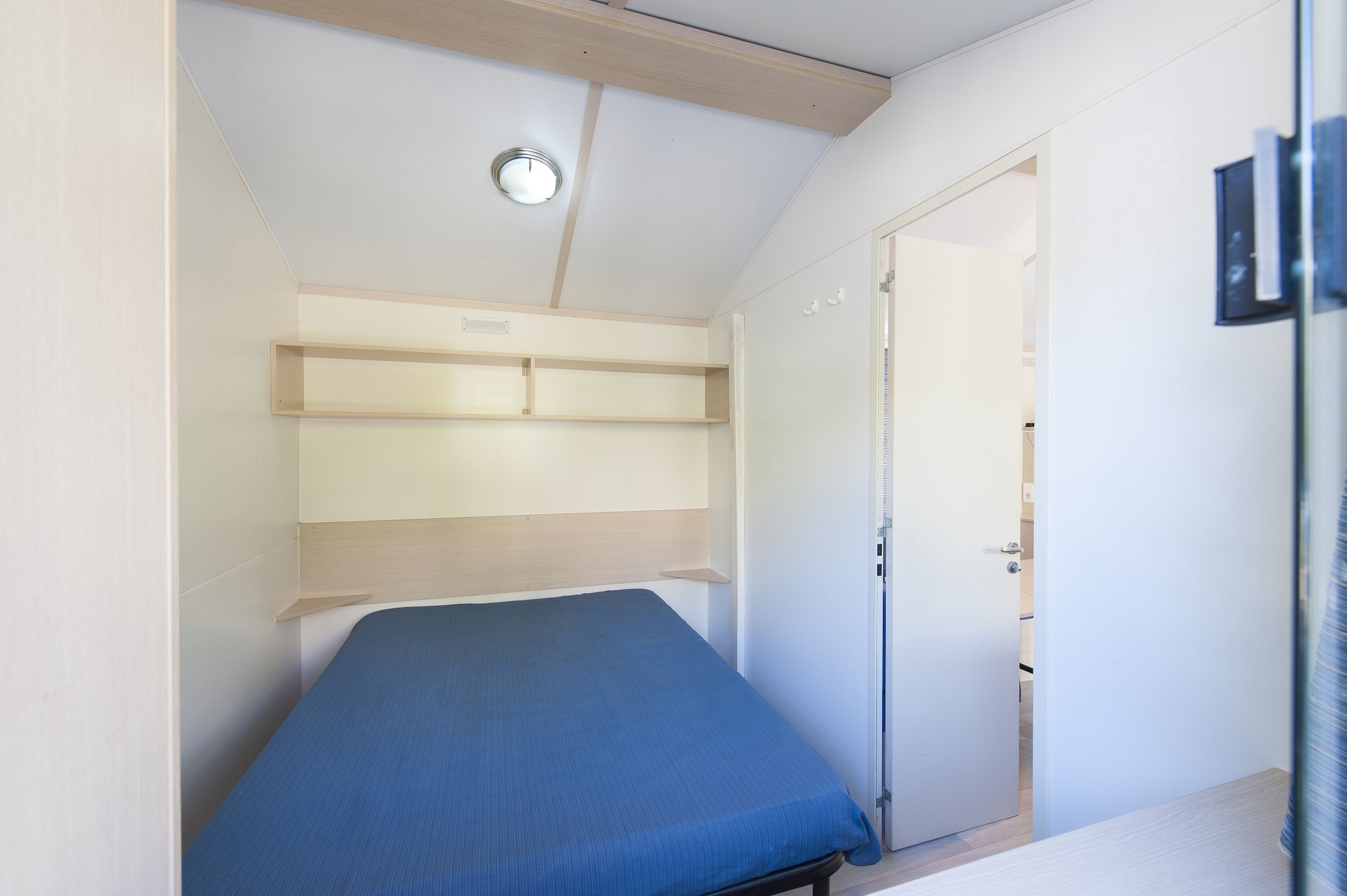 3 Bedrooms, Comfort, Mobile Home, 1 Double and 4 Single Beds, Private Bathroom