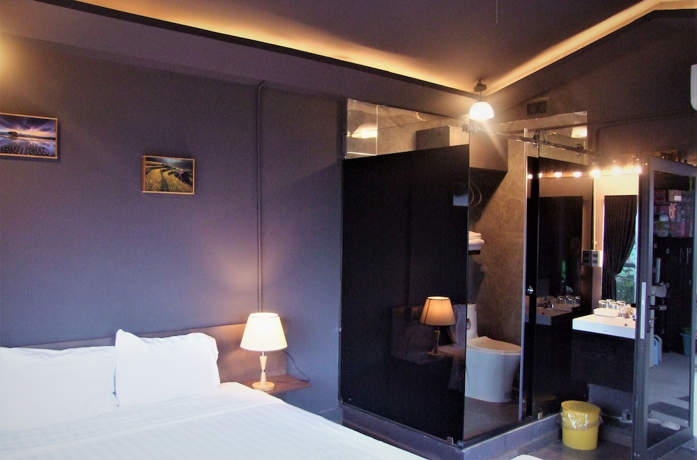 Oasis Hotel & Apartment 18/50