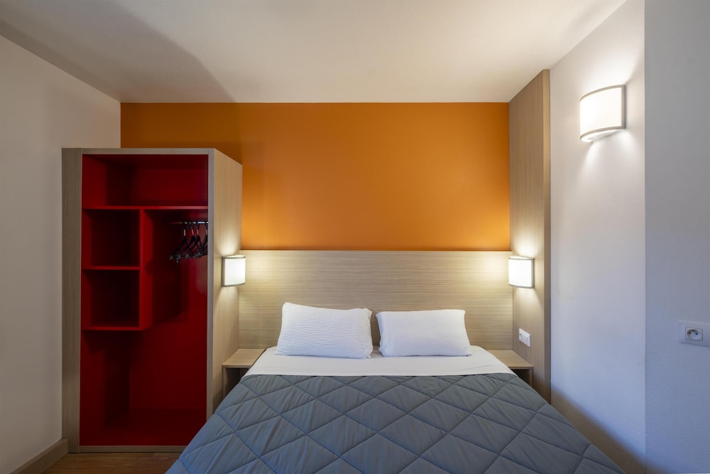 PREMIERE CLASSE HOTEL ROISSY - AEROPORT CDG - LE MESNIL AMELOT 29/61