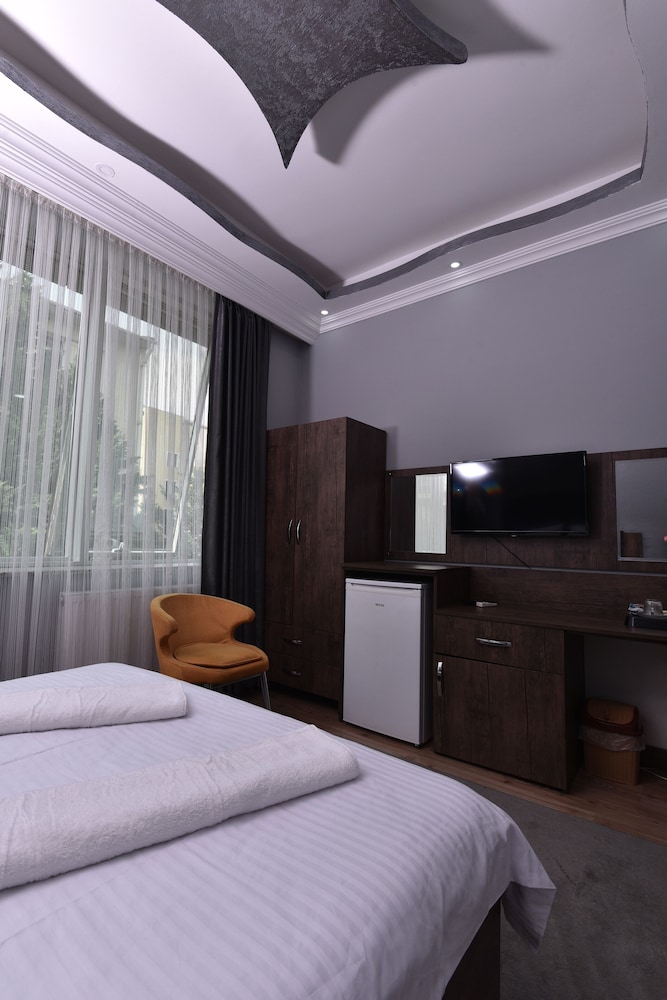 Rays Hotel 7/54