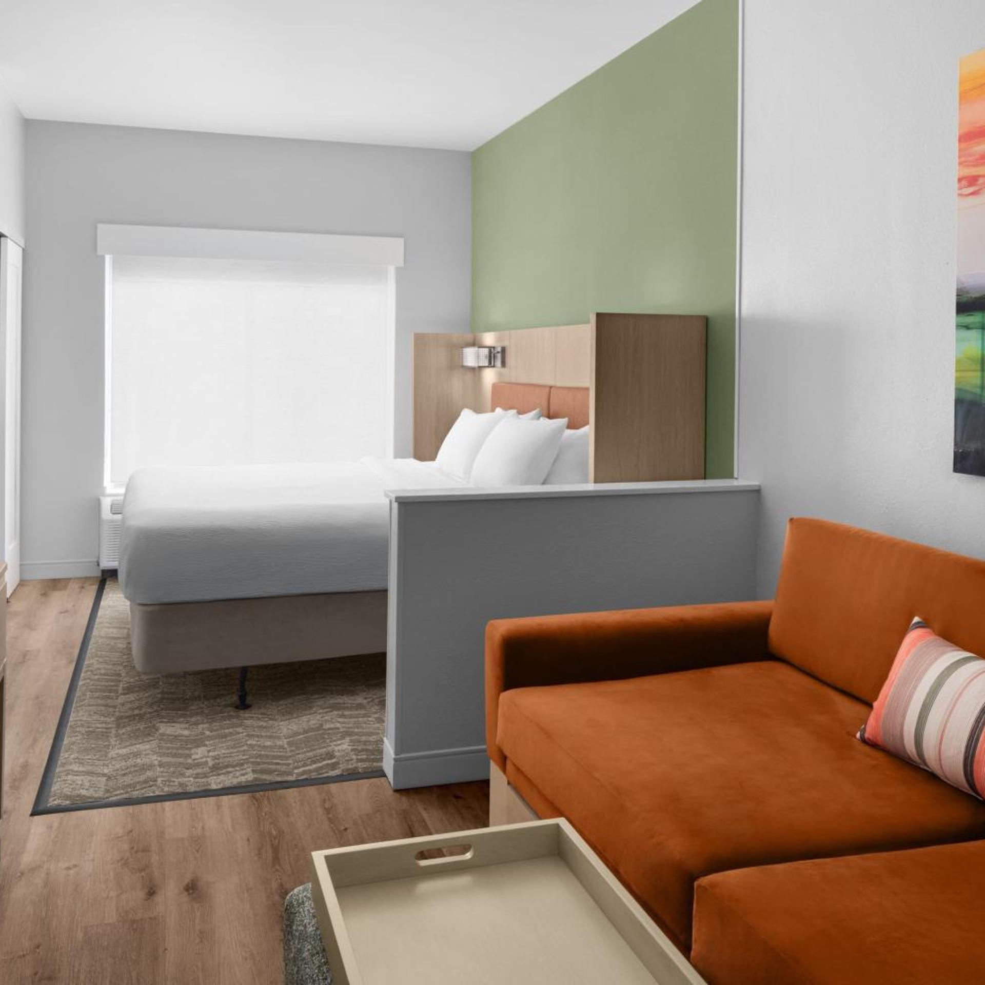 Suite, King Bed, Sofa