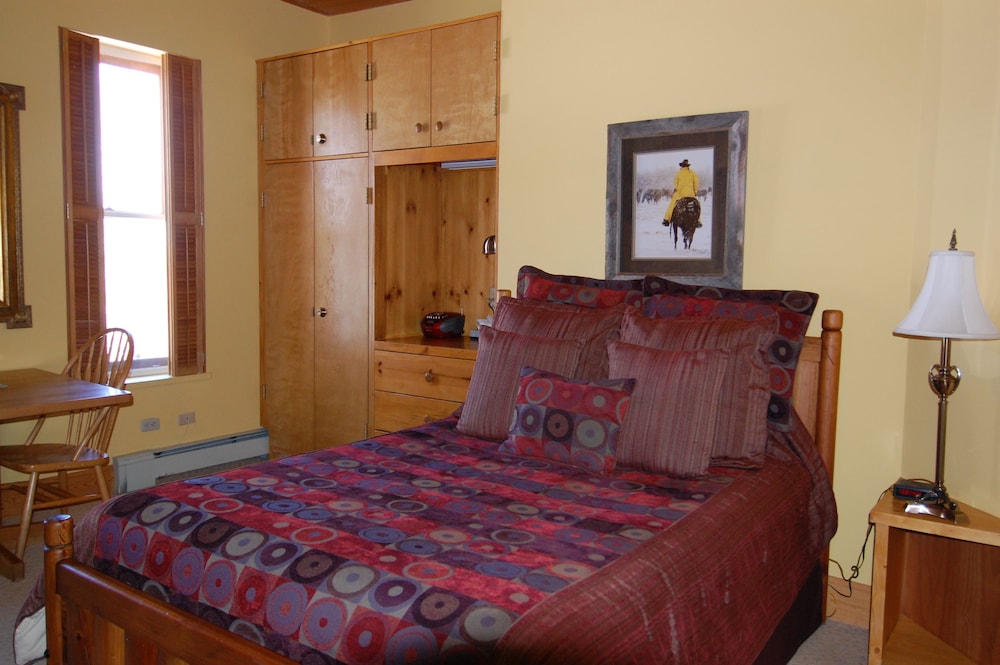 Independence Square Lodge By Frias 25/78