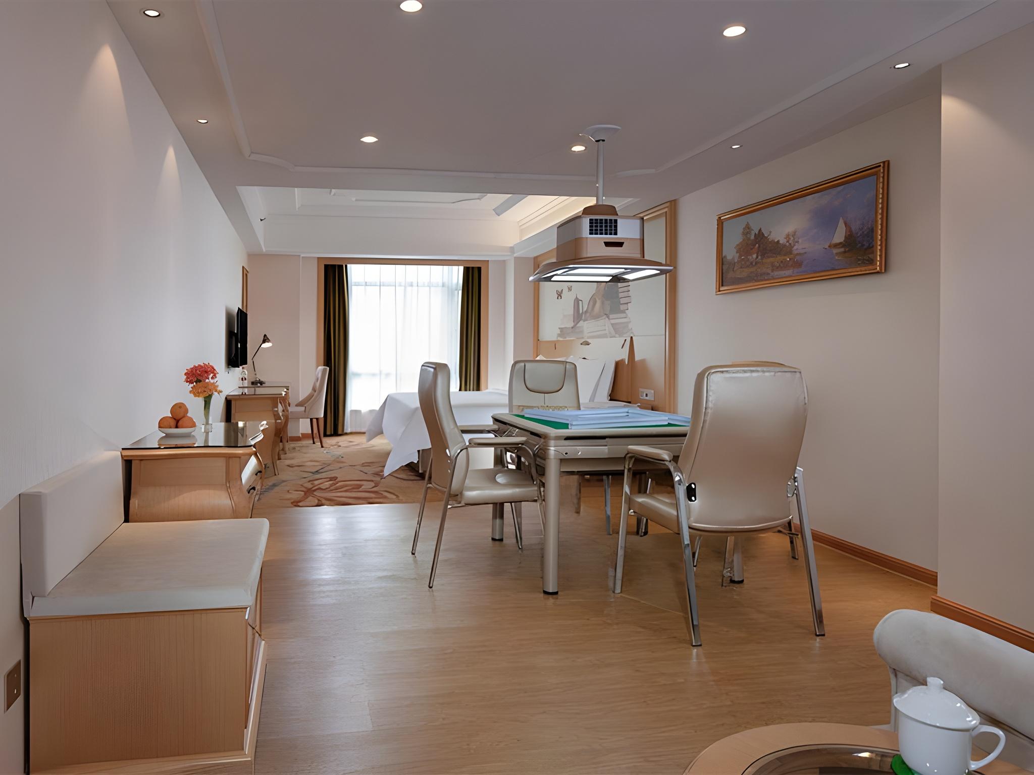 Vienna International Hotel (Huizhou Binhai Park Shop) 33/44