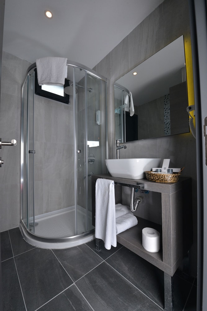 A11 Hotel 47/48