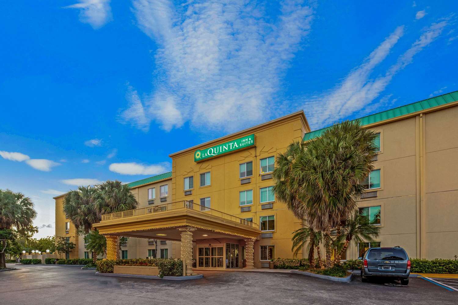 La Quinta Inn and Suites by Wyndham Miami Cutler Bay image