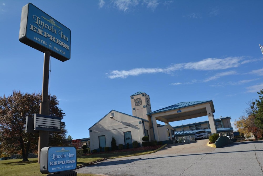 Lincoln Inn Express Hotel And Suites 20/28