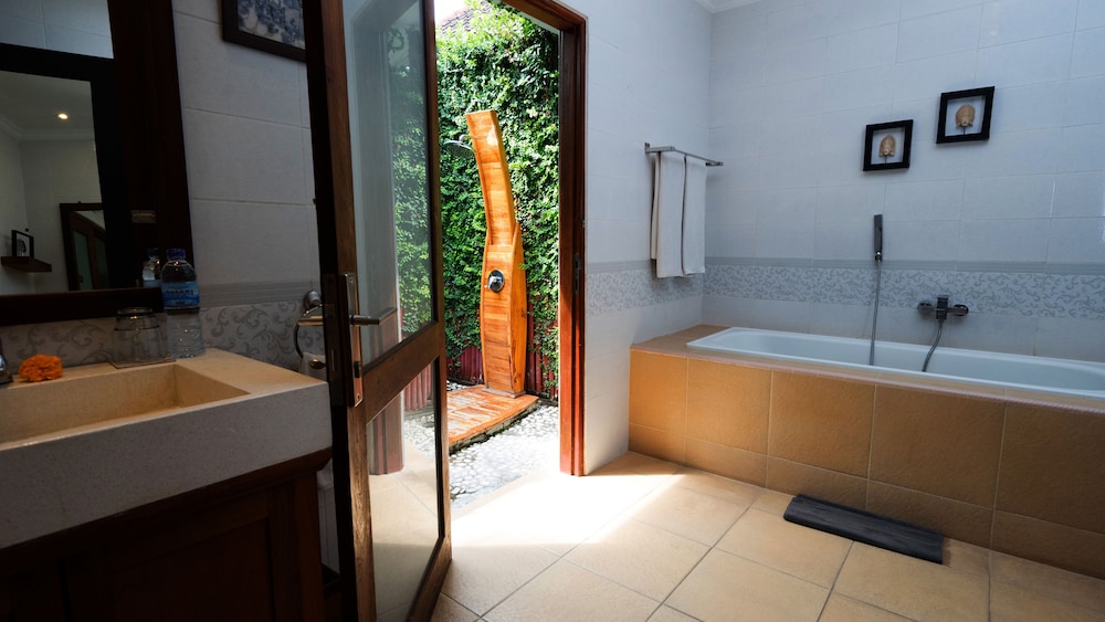 VILLA BERAWA BALI 74/77