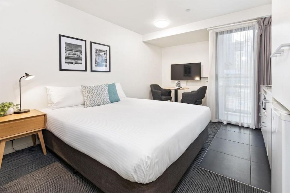 Quality Apartments North Melbourne 13/54