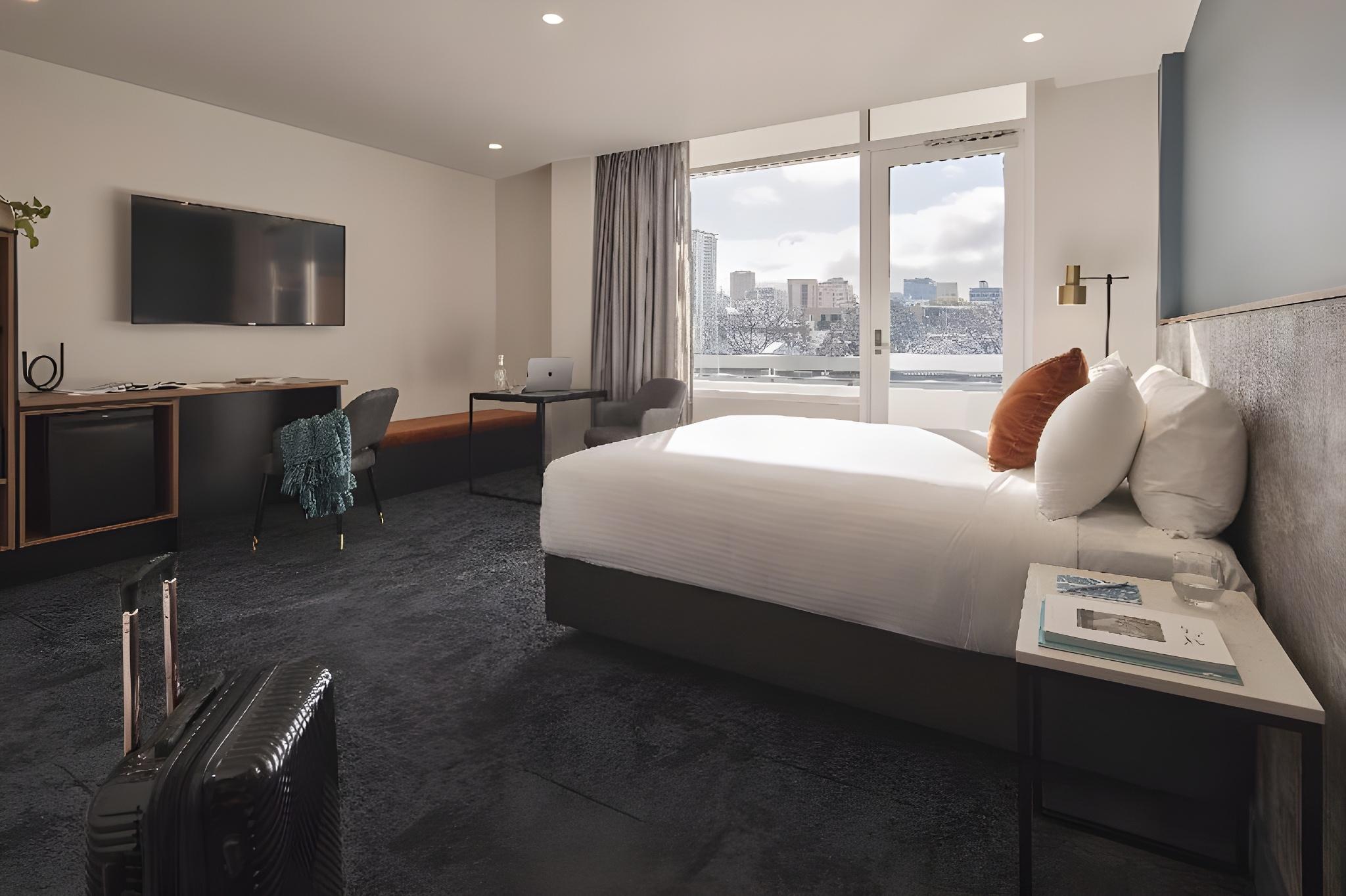 Studio, King Bed, City Side, Accessible
