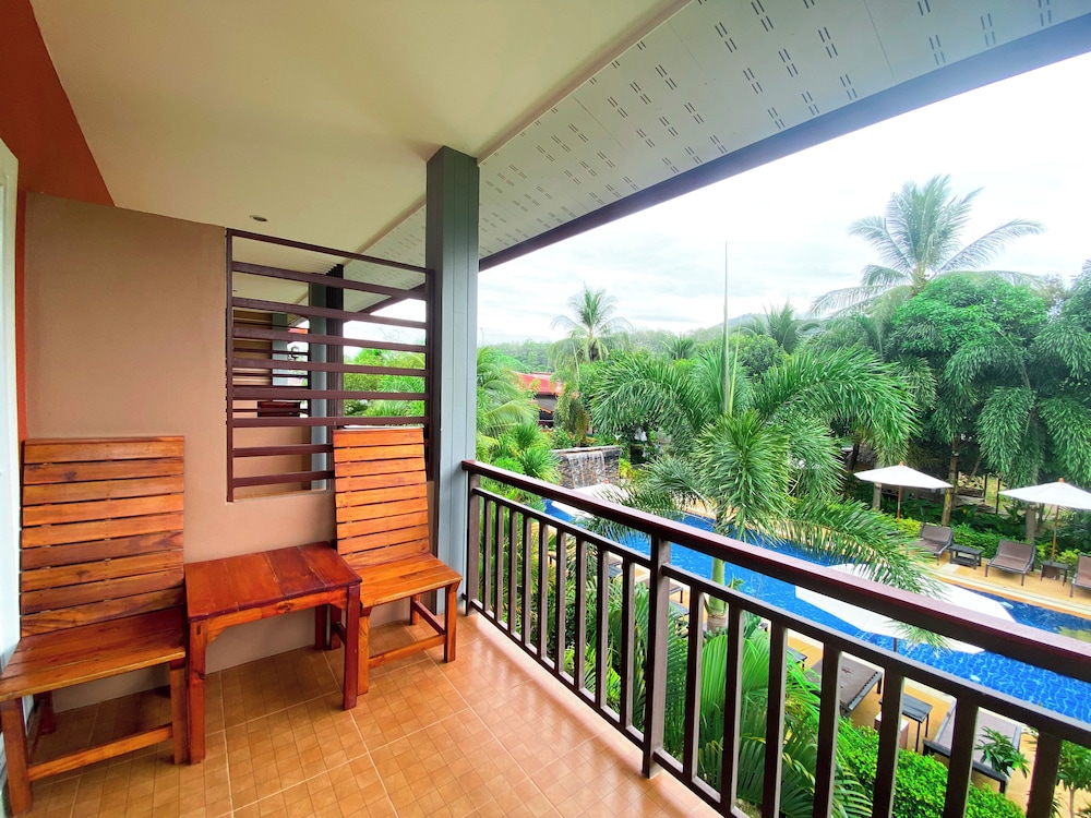 Hatzanda Lanta Resort 4/64
