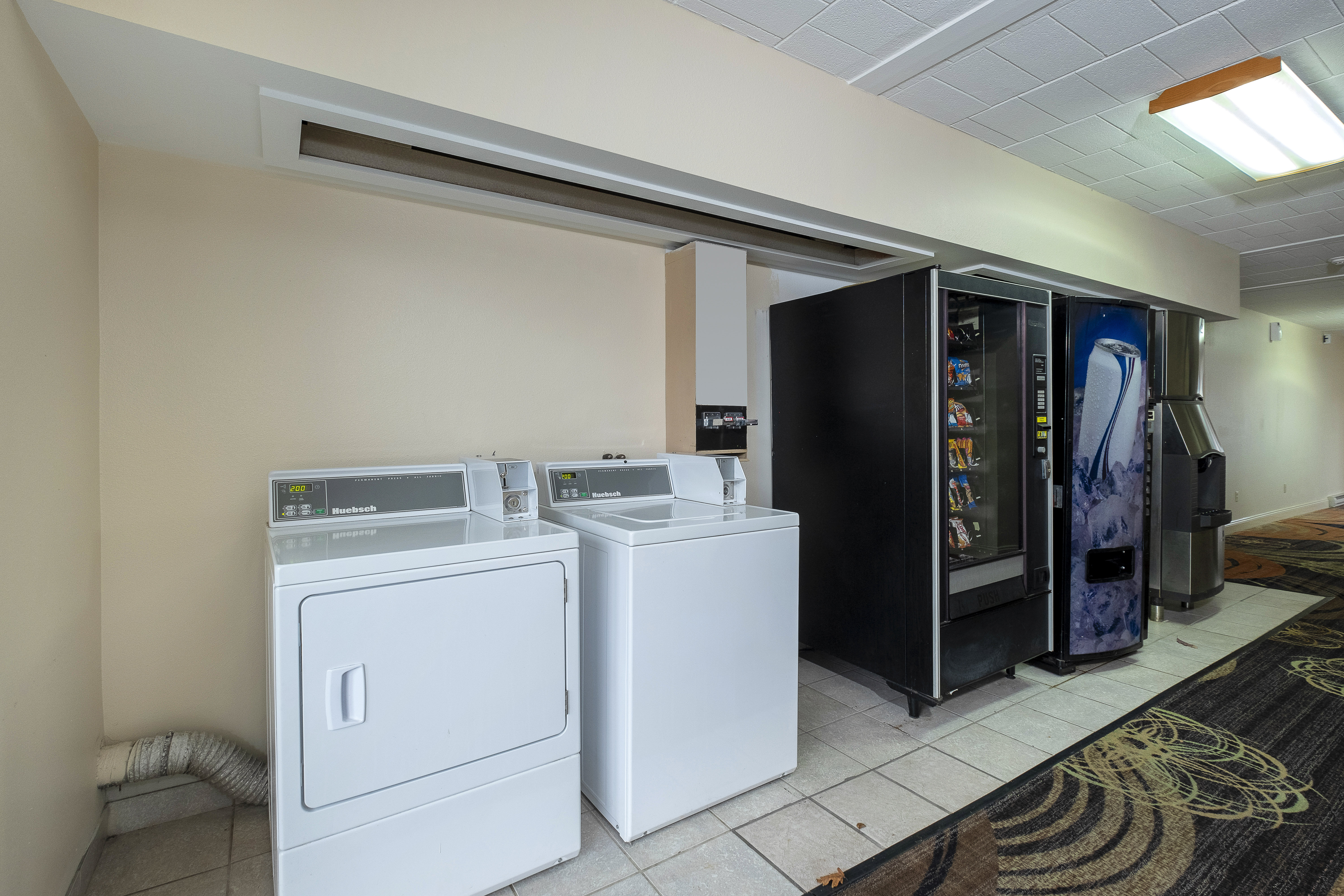 Red Roof Inn Suites Hazleton 6/39
