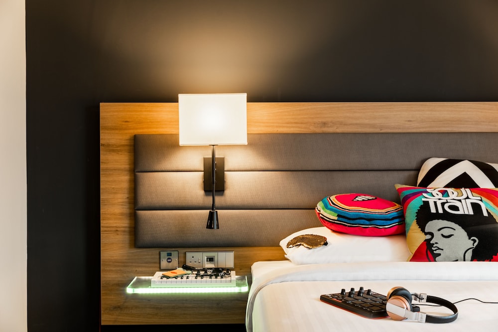 MOXY LONDON HEATHROW AIRPORT 39/39