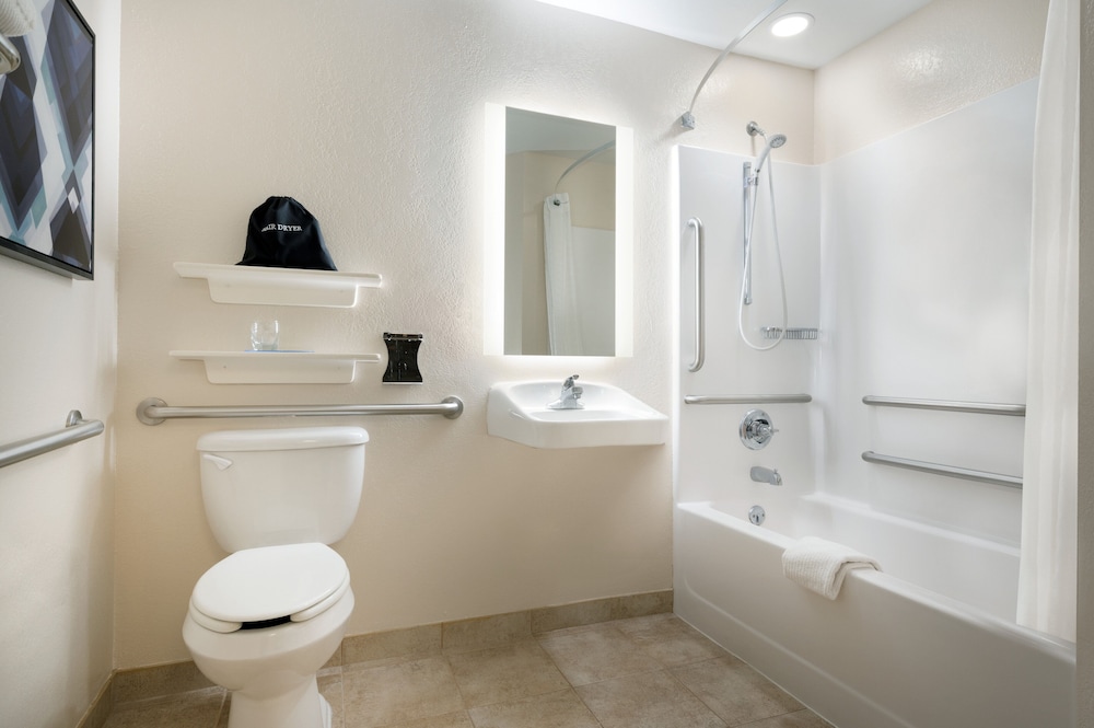 Candlewood Suites Watertown-Fort Drum 68/68