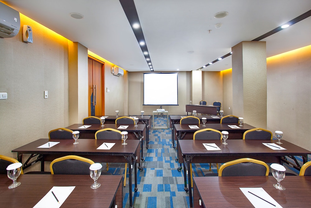 Hotel 88 Alun Alun 56/60
