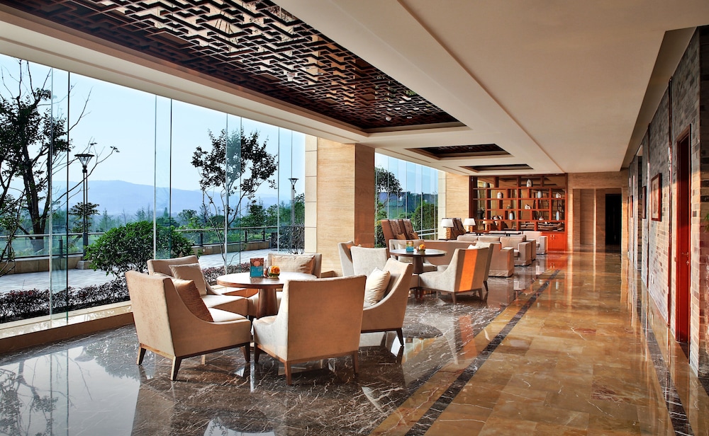 INTERCONTINENTAL SANCHA LAKE 18/33
