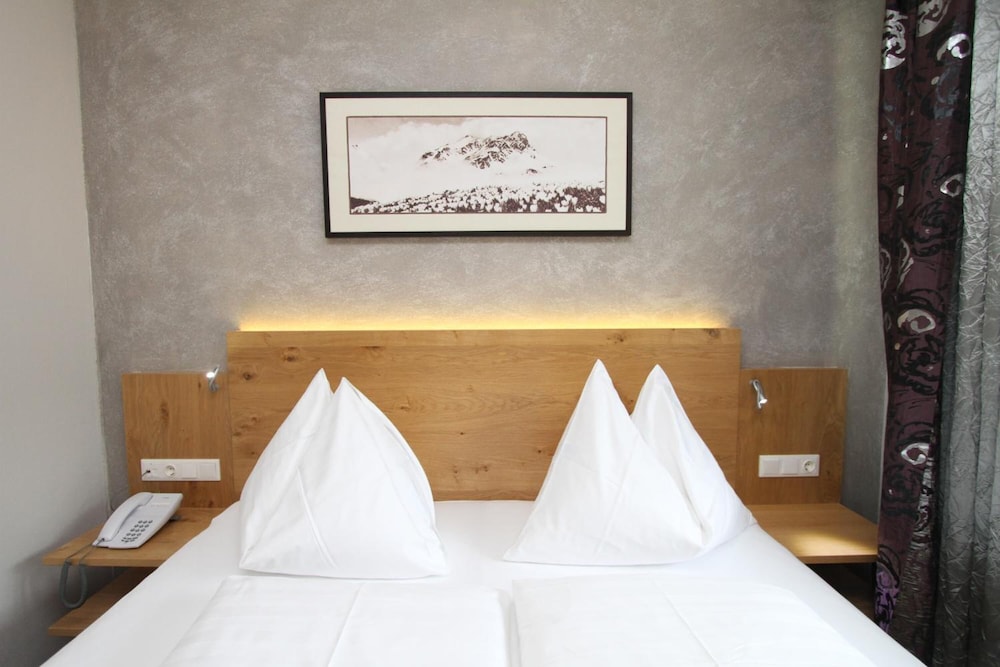 HOTEL ALMRAUSCH 63/69