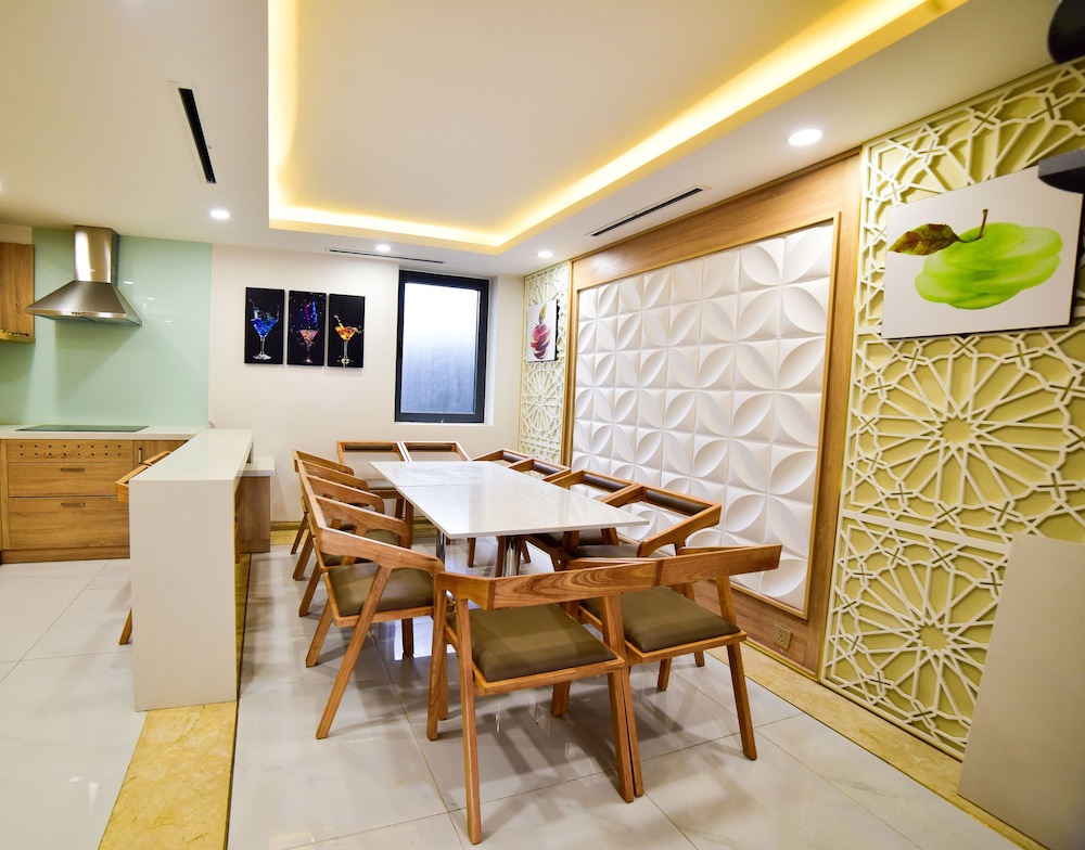 Ruby Hotel 50/61
