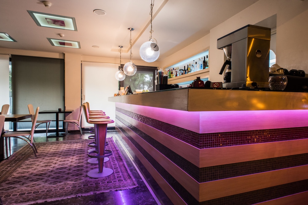 Pines Hotel - Adults Only 7/36