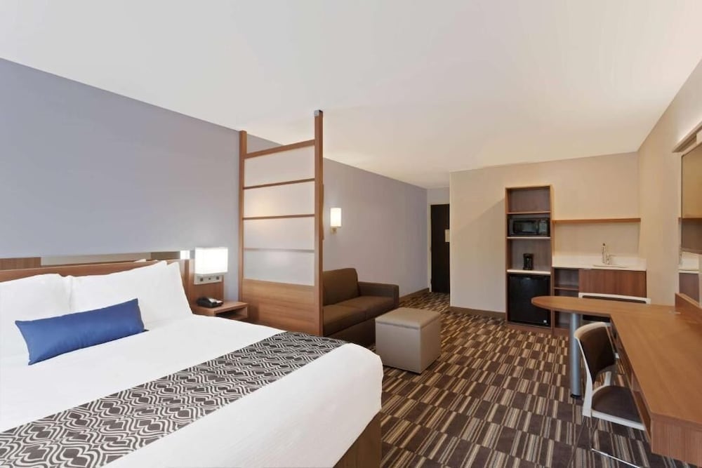 Basic, Studio, Suite, Queen Bed, Sofa