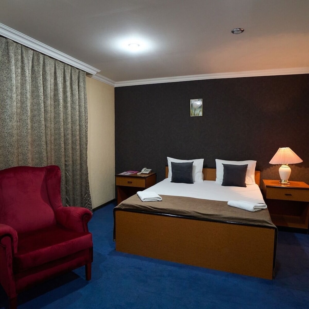 RoseMary Inn 32/61