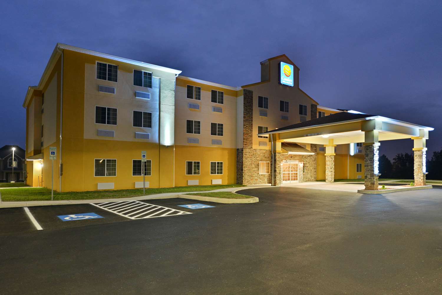 Days Inn & Suites by Wyndham Manheim Lebanon 3/26