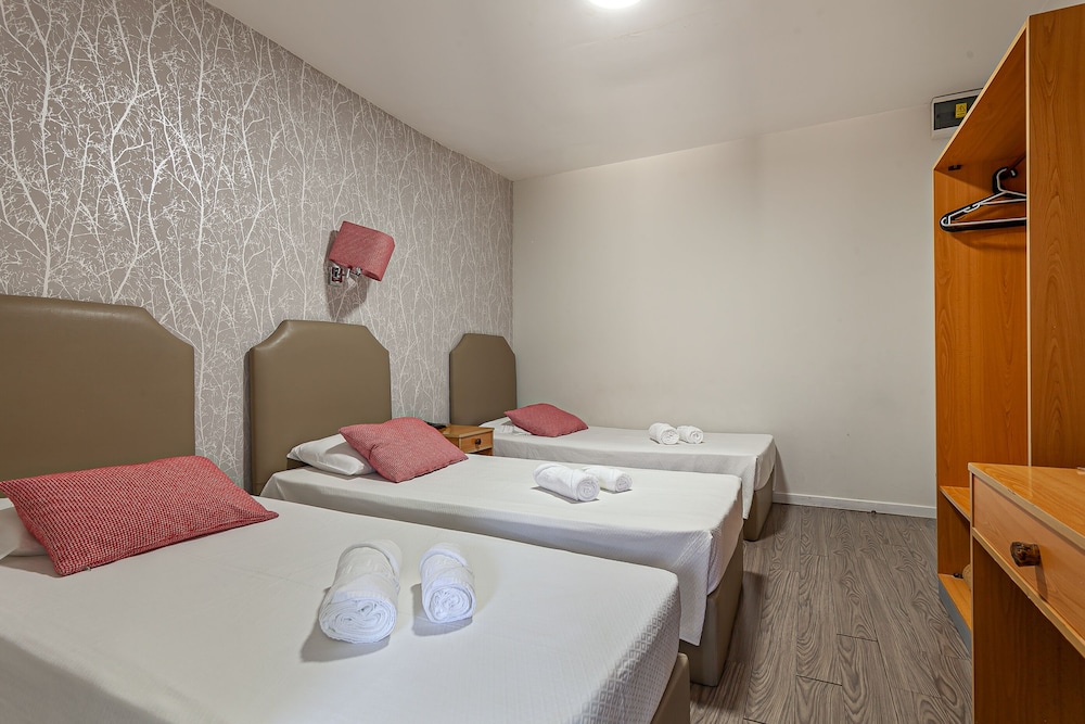 Cristal Guest House 57/63