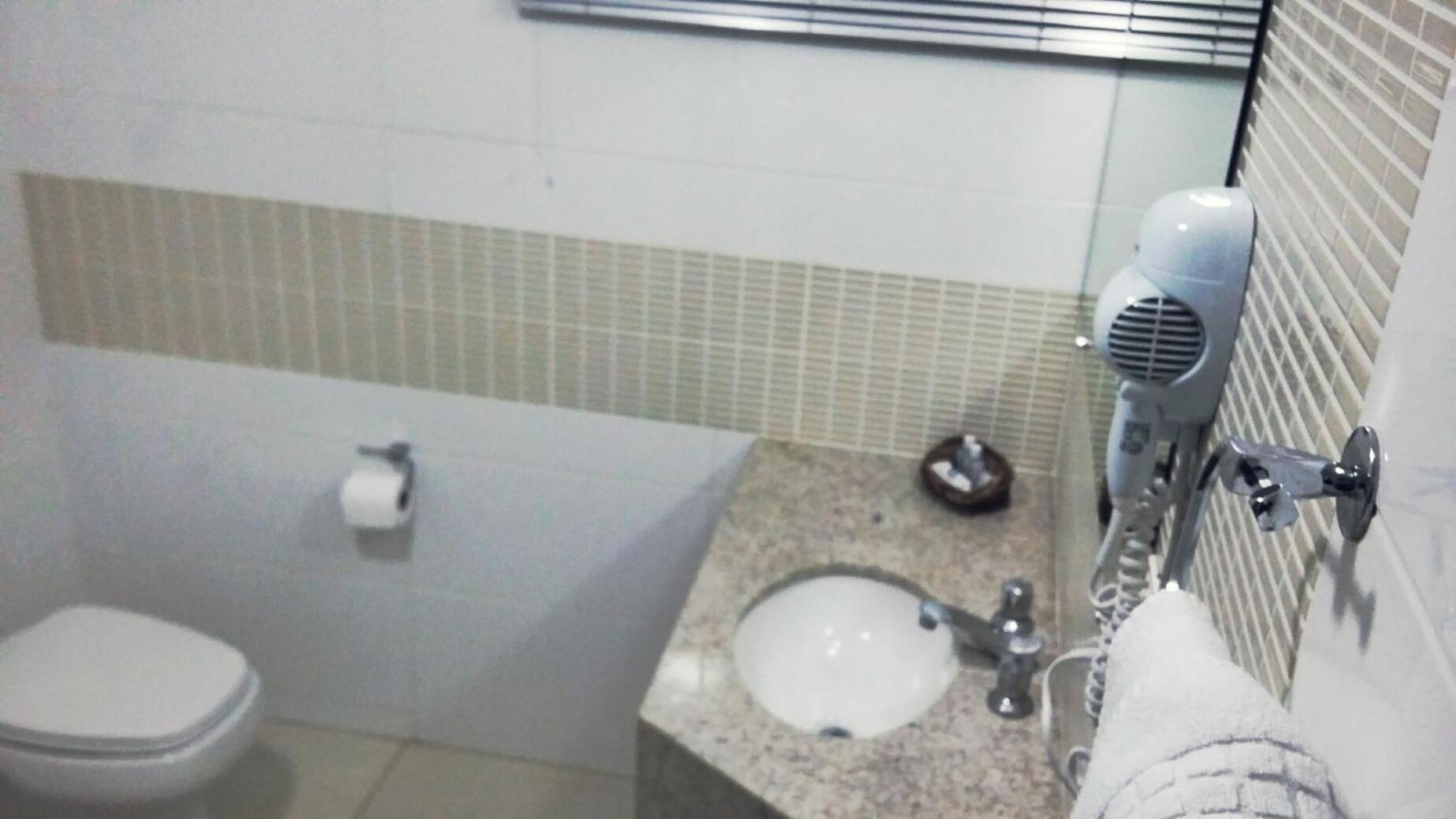Arua Hotel 48/50