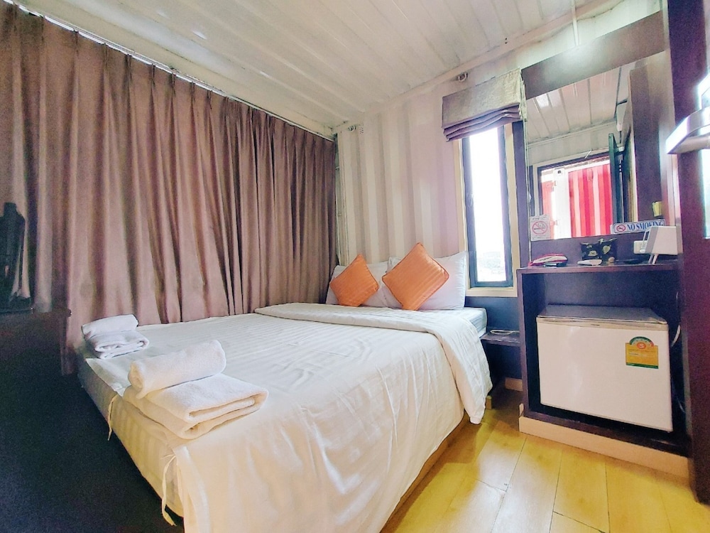 Retro Box Hotel 28/62