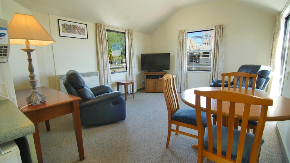 Country Glen Lodge 61/69