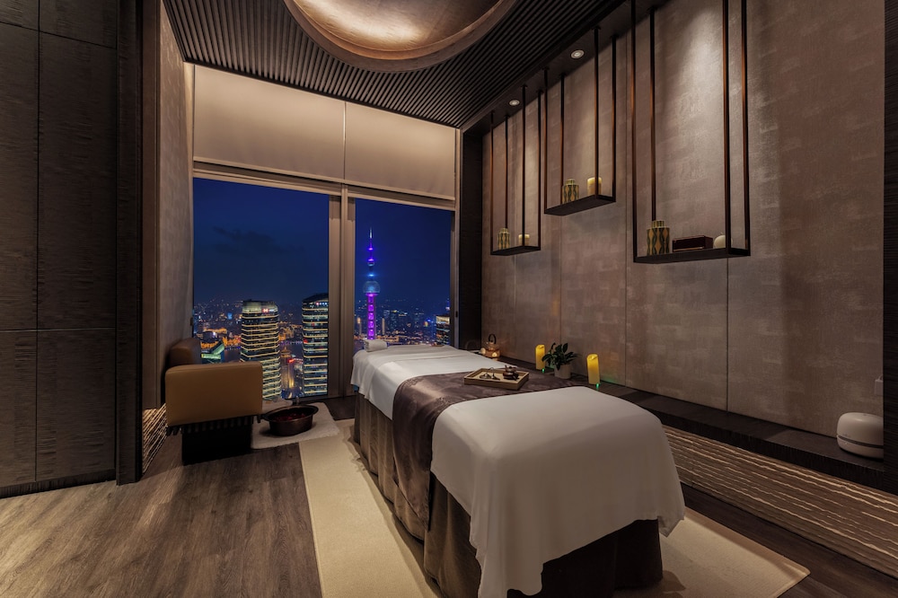 GRAND HYATT SHANGHAI 33/69