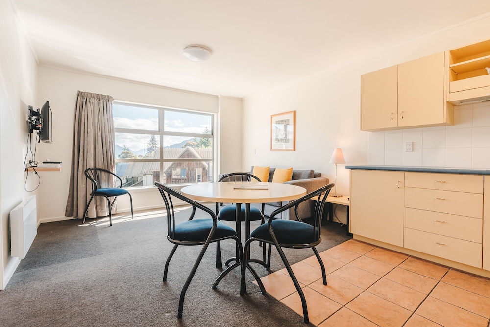 Blue Peaks Lodge and Apartments 48/63