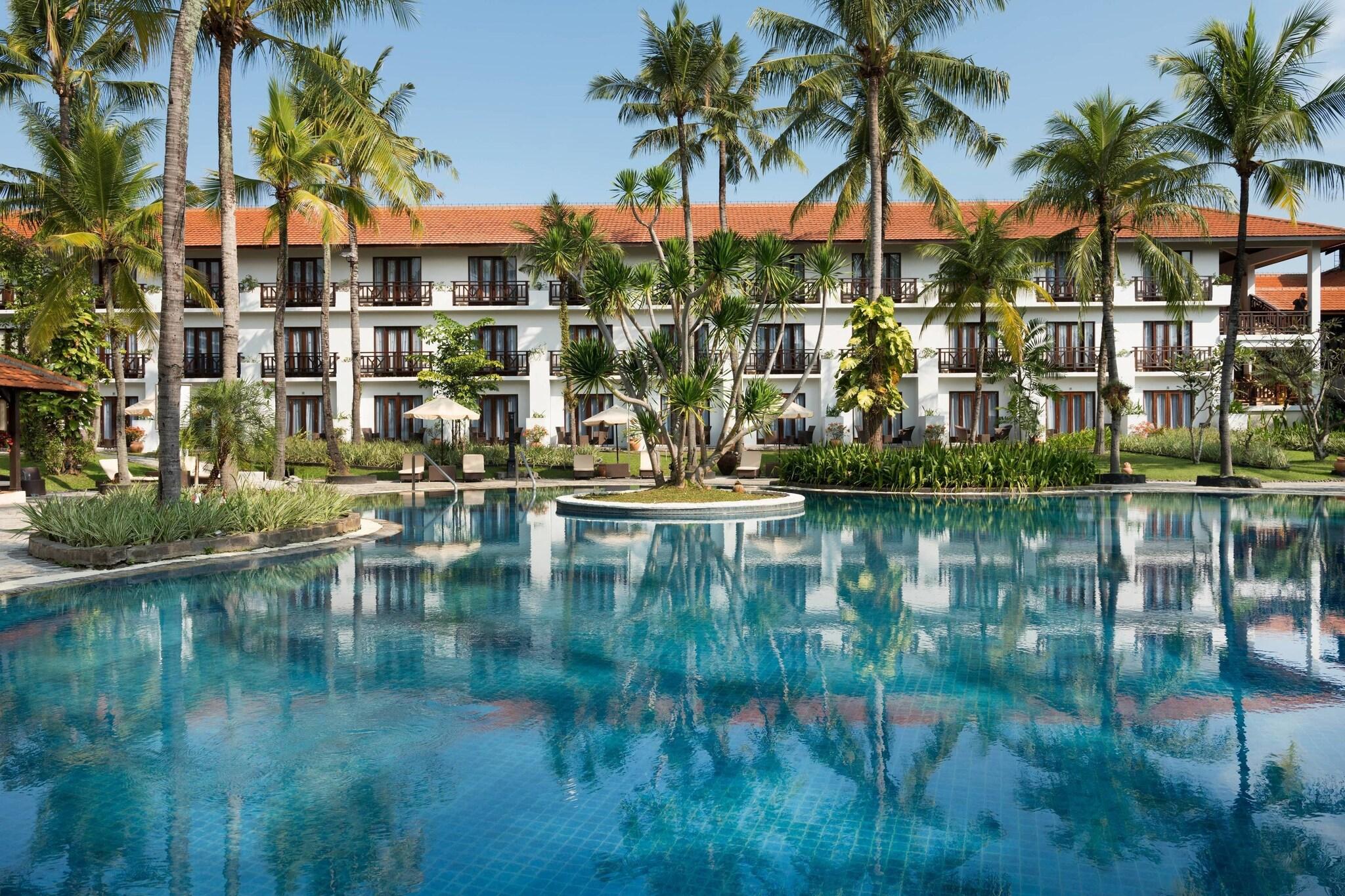 SHL Hotel and Resort 10/77
