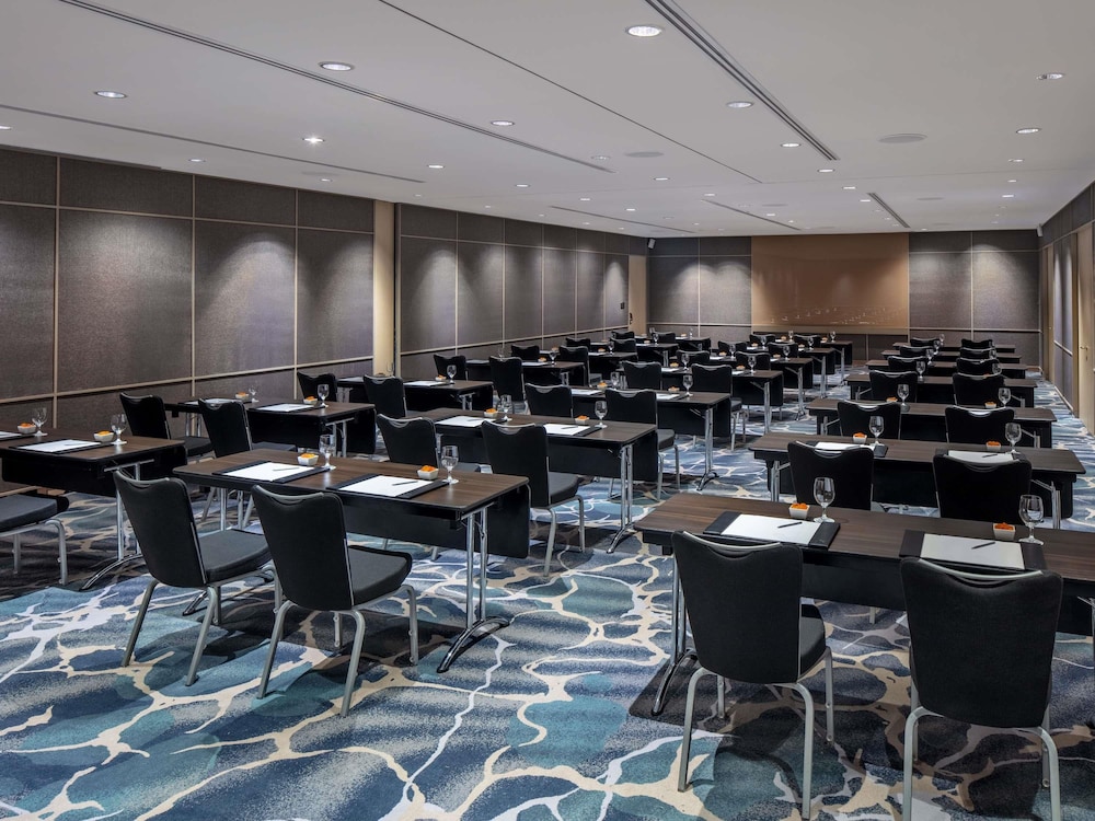 Swissotel The Stamford 38/50