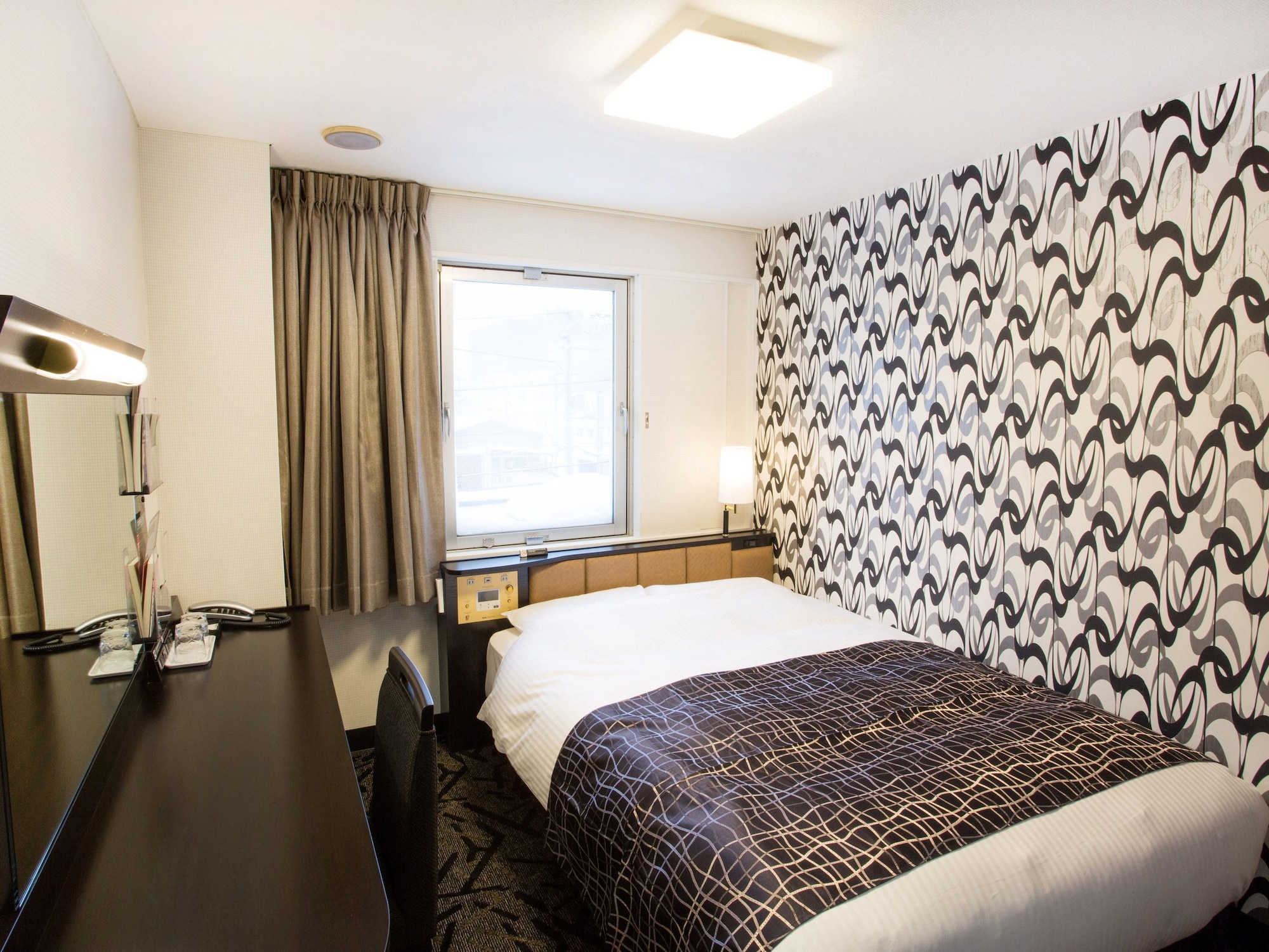 ROOM, DOUBLE BED, SMOKING