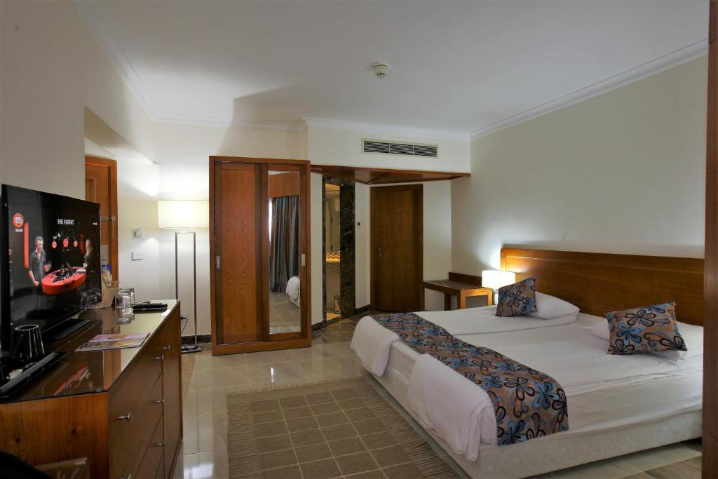 Room, Double Bed, Pool View