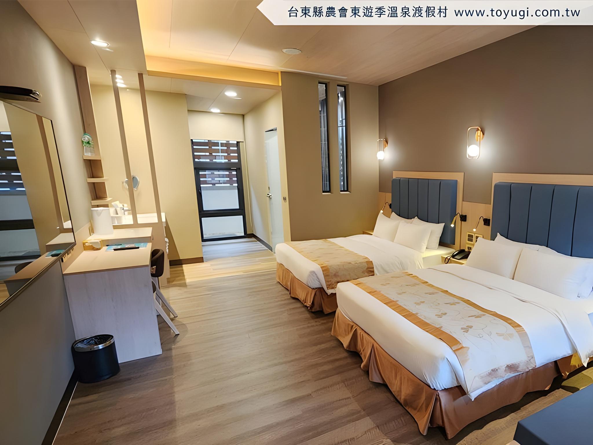2 Double Beds