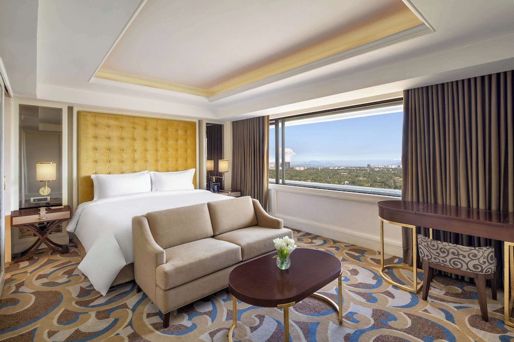 Dusit Thani Manila 26/72