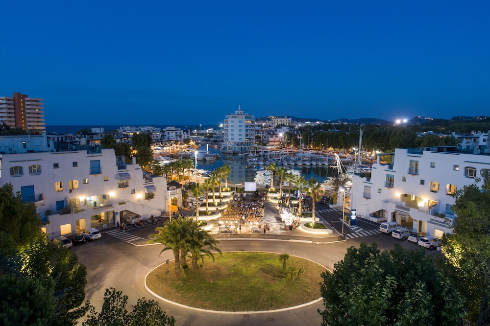 PORTOVERDE BEACH APARTMENTS 42/53