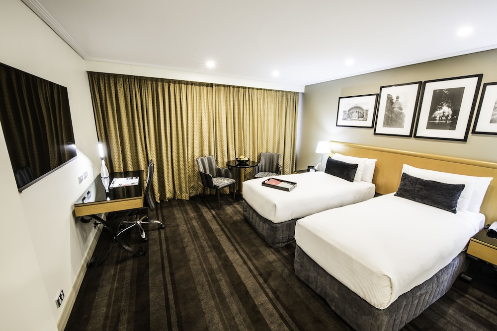 RYDGES WORLD SQUARE 24/66