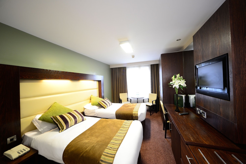 Treacys Hotel Enniscorthy 14/63