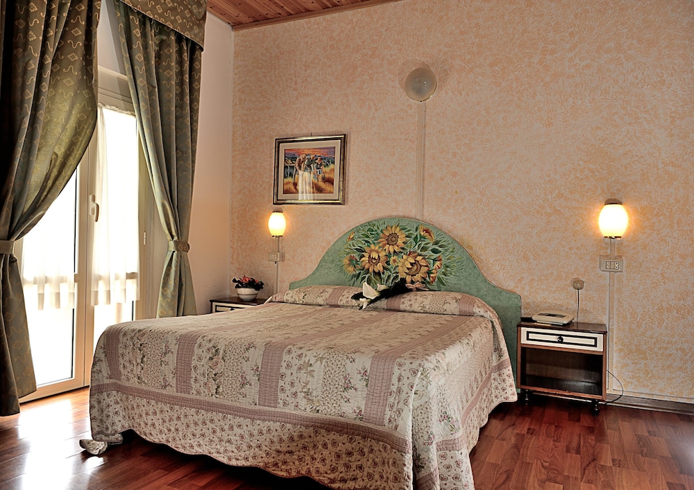 ALBERGO RISTORANTE FERRETTI 11/15