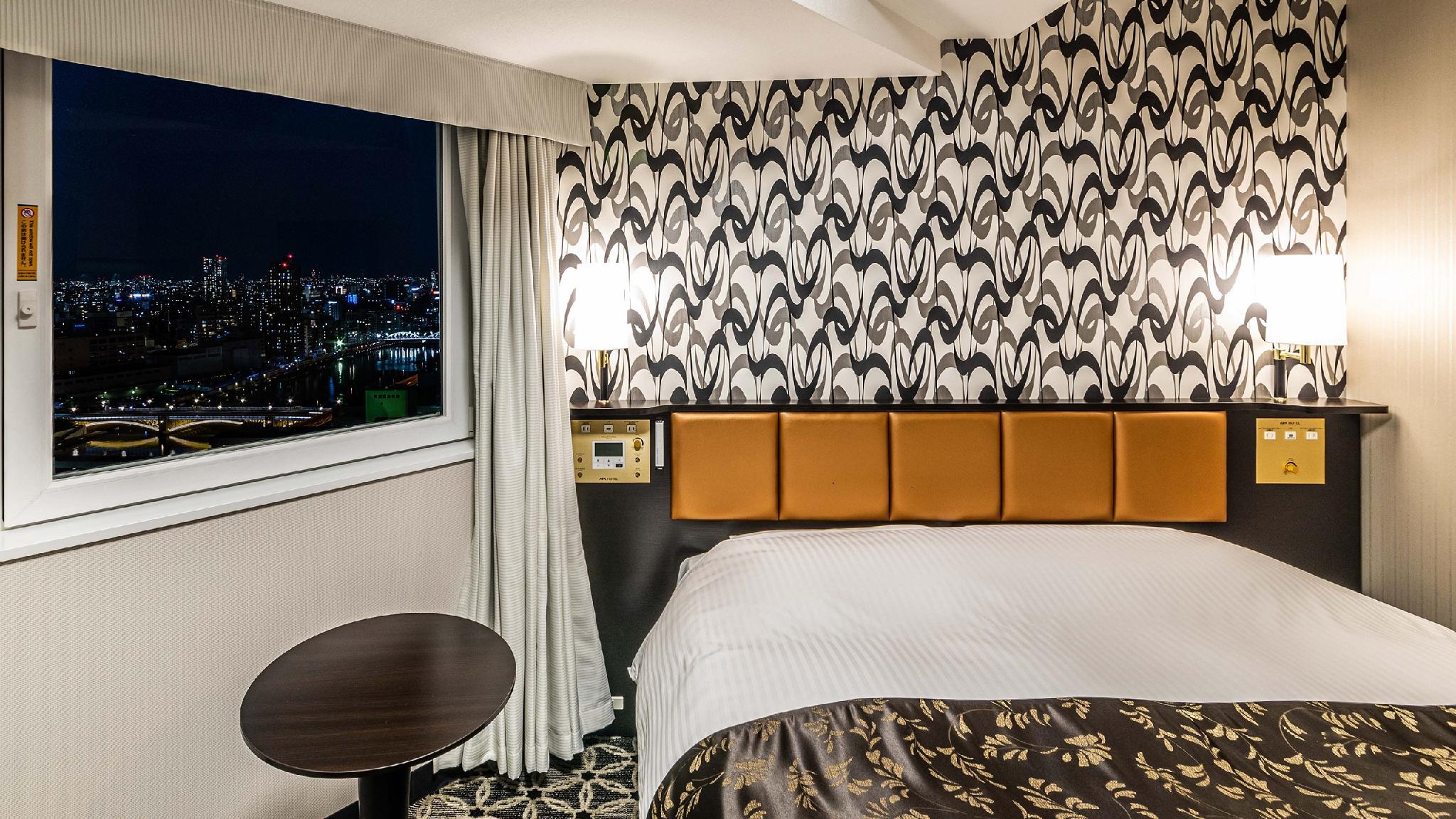 Basement, Queen Bed, Night View, High Floor